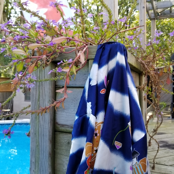 Vintage Chinese Patterned Robe - Picture 2 of 4